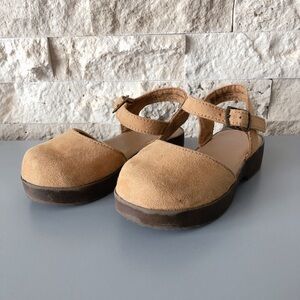 GAP Tan Kids Shoes with Adjustable Strap size 7 Mary Jane style faux suede
